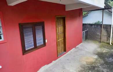 Imagem: A casa possui 2 Dormitórios, 1 Banheiro, 1 Vaga na garagem