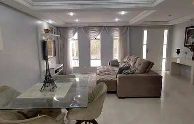 Imagem: A casa possui 3 Dormitórios, 2 Banheiros, 3 Vagas na garagem