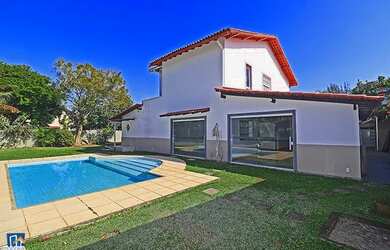 Imagem: A casa em condomínio possui 4 Dormitórios, 2 Banheiros, 2