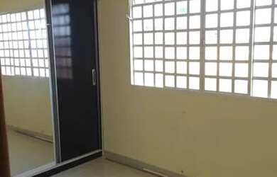 Imagem: O apartamento possui 2 Dormitórios e 1 Banheiro e está localizado