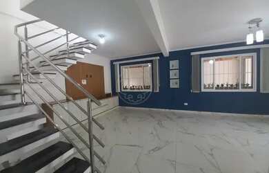 Imagem: A casa possui 3 Dormitórios, 1 Banheiro, 2 Vagas na garagem