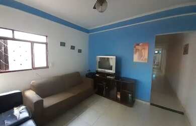 Imagem: A casa possui 5 Dormitórios, 2 Banheiros, 2 Vagas na garagem