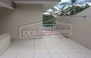 Imagem: A casa possui 3 Dormitórios, 3 Banheiros, 5 Vagas na garagem