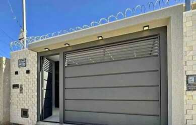 Imagem: A casa à venda possui 3 Dormitórios, 2 Banheiros e 2 Vagas