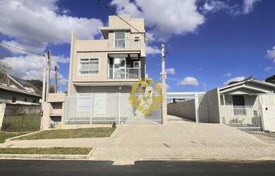 Imagem: A casa possui 3 Dormitórios, 3 Banheiros, 2 Vagas na garagem