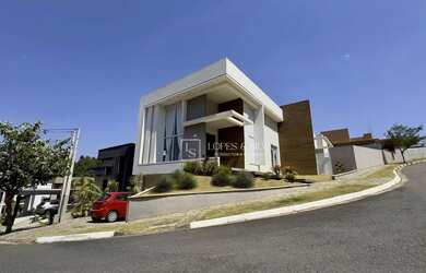 Imagem: A casa em condomínio possui 3 Dormitórios, 5 Banheiros, 2