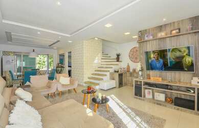 Imagem: A casa à venda possui 4 Dormitórios, 4 Banheiros, 5 Vagas