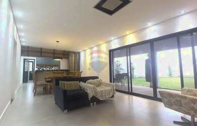 Imagem: A casa em condomínio possui 3 Dormitórios, 2 Banheiros, 2