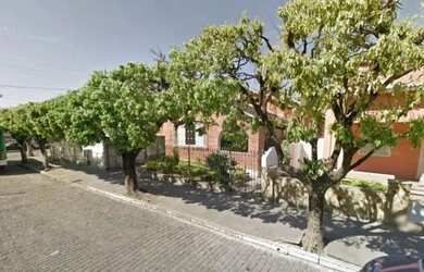 Imagem: A casa possui 2 Dormitórios, 1 Banheiro e 100m² de Área e