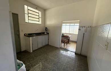 Imagem 6: Imóvel para aluguel tem 300 metros quadrados com 3 quartos em Teixeiras...