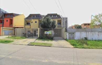 Imagem: A casa possui 3 Dormitórios, 3 Banheiros, 2 Vagas na garagem