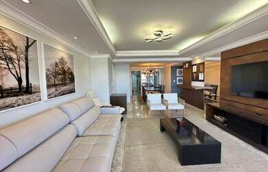 Imagem: O apartamento possui 4 Dormitórios, 1 Banheiro, 2 Vagas na