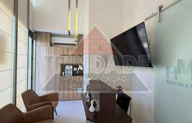 Imagem: O depósito possui 3 Vagas na garagem, 121m² de Área e está