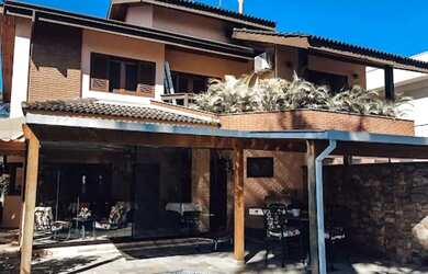 Imagem: A casa em condomínio possui 4 Dormitórios, 4 Banheiros, 2