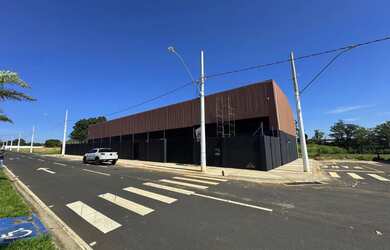 Imagem: O depósito possui 5 Vagas na garagem, 1.390m² de Área e