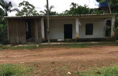 Imagem: A casa possui 3 Dormitórios, 1 Banheiro, 1 Vaga na garagem