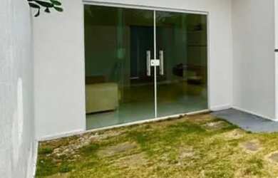 Imagem: A casa possui 3 Dormitórios, 2 Banheiros, 1 Vaga na garagem