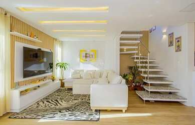 Imagem: A casa possui 4 Dormitórios, 1 Banheiro, 2 Vagas na garagem