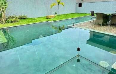 Imagem: A casa em condomínio possui 5 Dormitórios, 5 Banheiros, 498m²