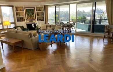 Imagem: O apartamento possui 4 Dormitórios, 5 Banheiros, 5 Vagas na