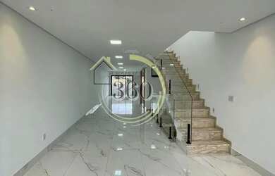 Imagem: A casa possui 3 Dormitórios, 5 Banheiros, 5 Vagas na garagem