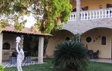 Imagem: A casa possui 4 Dormitórios, 4 Banheiros, 4 Vagas na garagem