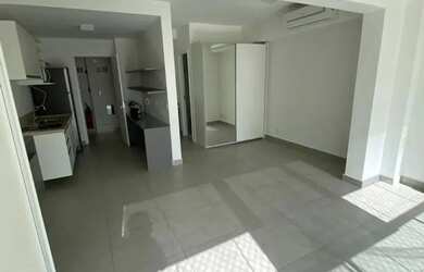 Imagem: O apartamento possui 1 Dormitório, 1 Banheiro, 1 Vaga na garagem