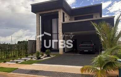 Imagem: A casa possui 4 Dormitórios, 4 Banheiros, 2 Vagas na garagem