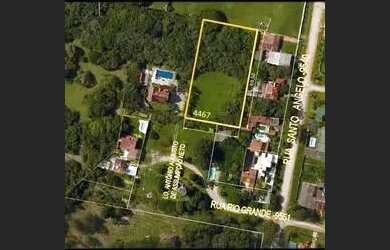 Imagem: O terreno possui 1.507m² de Área e está localizado em Laranjal