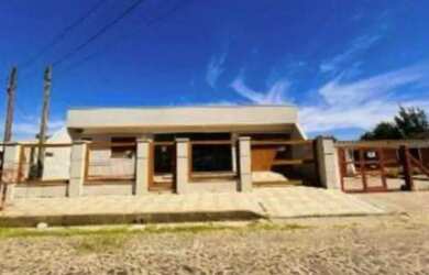 Imagem: A casa possui 1 Dormitório, 1 Banheiro, 143m² de Área e