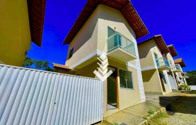 Imagem: A casa à venda possui 2 Dormitórios, 2 Banheiros, 1 Vaga na