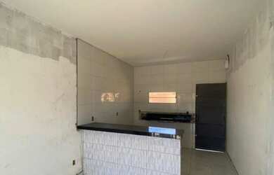 Imagem: A casa possui 2 Dormitórios, 1 Banheiro, 3 Vagas na garagem