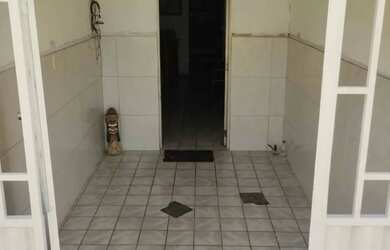 Imagem: A casa possui 2 Dormitórios, 1 Banheiro e está localizado