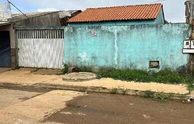 Imagem: A casa possui 2 Dormitórios, 1 Banheiro, 1 Vaga na garagem