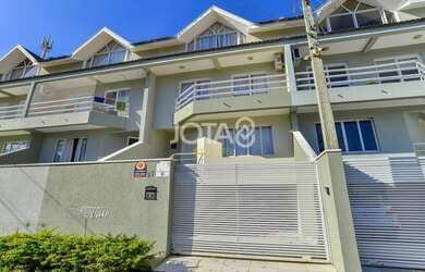 Imagem: A casa possui 3 Dormitórios, 4 Banheiros, 3 Vagas na garagem