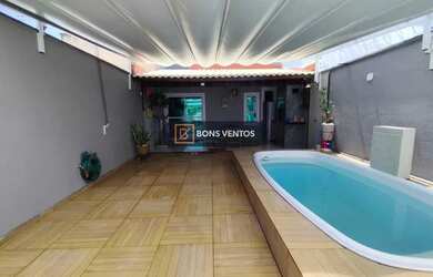 Imagem: A casa possui 3 Dormitórios, 3 Banheiros, 2 Vagas na garagem