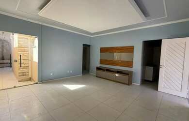 Imagem: O apartamento possui 4 Dormitórios, 2 Banheiros, 2 Vagas na