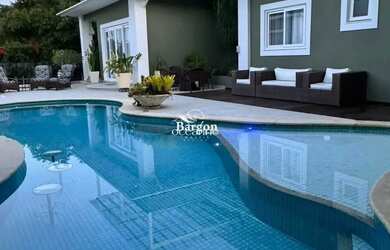 Imagem: A casa possui 5 Dormitórios, 2 Banheiros, 5 Vagas na garagem