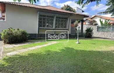 Imagem: A casa possui 5 Dormitórios, 1 Banheiro e 284m² de Área e