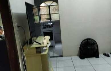 Imagem: A casa possui 3 Dormitórios, 2 Banheiros, 1 Vaga na garagem