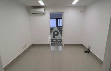 Imagem: O depósito possui 1 Vaga na garagem, 36m² de Área e está