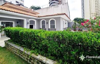 Imagem: A casa possui 4 Dormitórios, 4 Banheiros, 4 Vagas na garagem