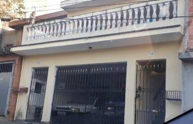 Imagem: A casa possui 4 Dormitórios, 4 Banheiros, 2 Vagas na garagem