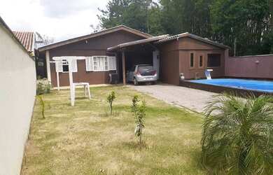 Imagem: A casa possui 3 Dormitórios, 3 Banheiros, 1 Vaga na garagem