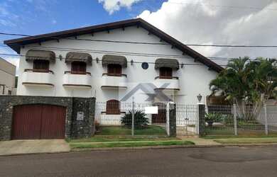 Imagem: A casa à venda possui 4 Dormitórios, 5 Banheiros, 5 Vagas