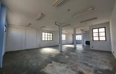 Imagem: A casa possui 5 Dormitórios, 3 Banheiros, 1 Vaga na garagem