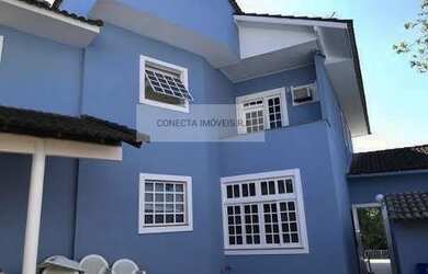 Imagem: A casa em condomínio possui 4 Dormitórios, 5 Banheiros, 3