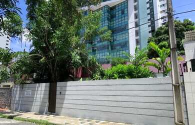 Imagem: A casa possui 5 Dormitórios, 2 Banheiros, 330m² de Área e