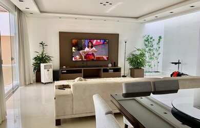 Imagem: A casa em condomínio possui 4 Dormitórios, 5 Banheiros, 5