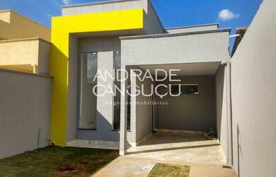 Imagem: A casa possui 3 Dormitórios, 3 Banheiros, 1 Vaga na garagem